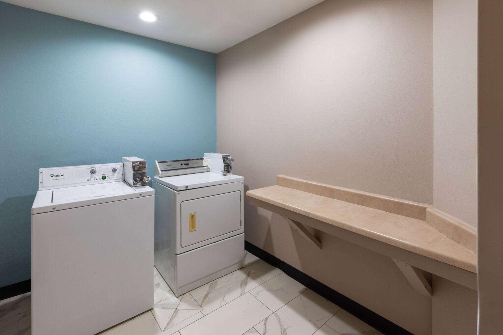 Super 8 By Wyndham Lubbock West Hotel Ngoại thất bức ảnh